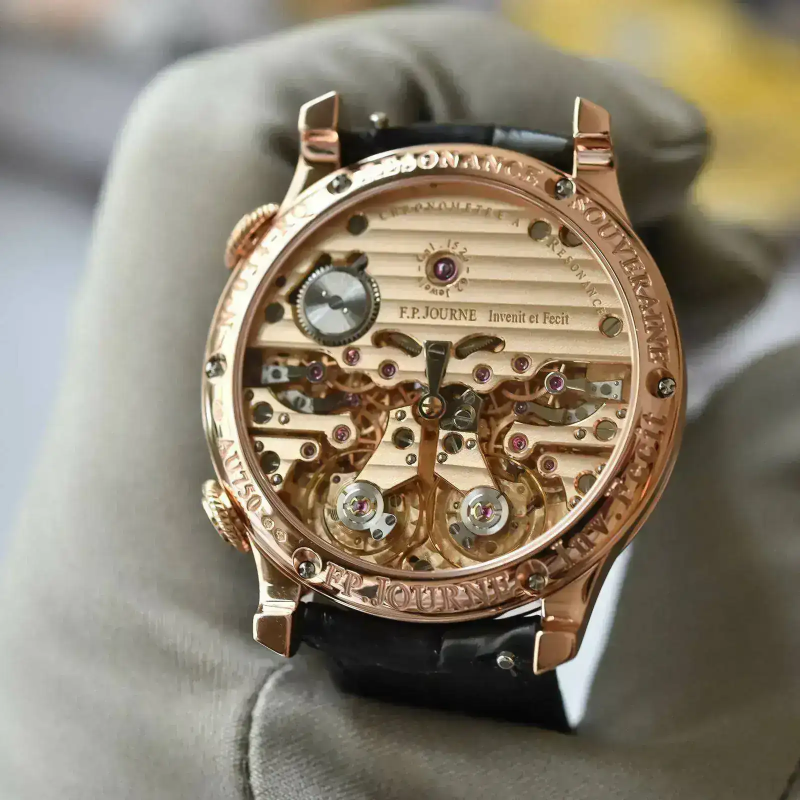 FP-Journe-Chronometre-a-Resonance-Twin-Remontoirs-d’Egalite-review-4.webp