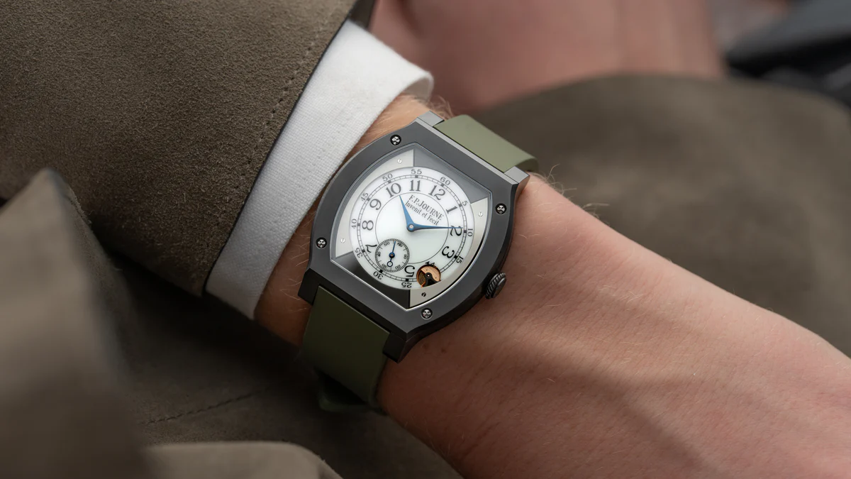 FP_Journe_Elegante_Titalyt_48_handstack.webp