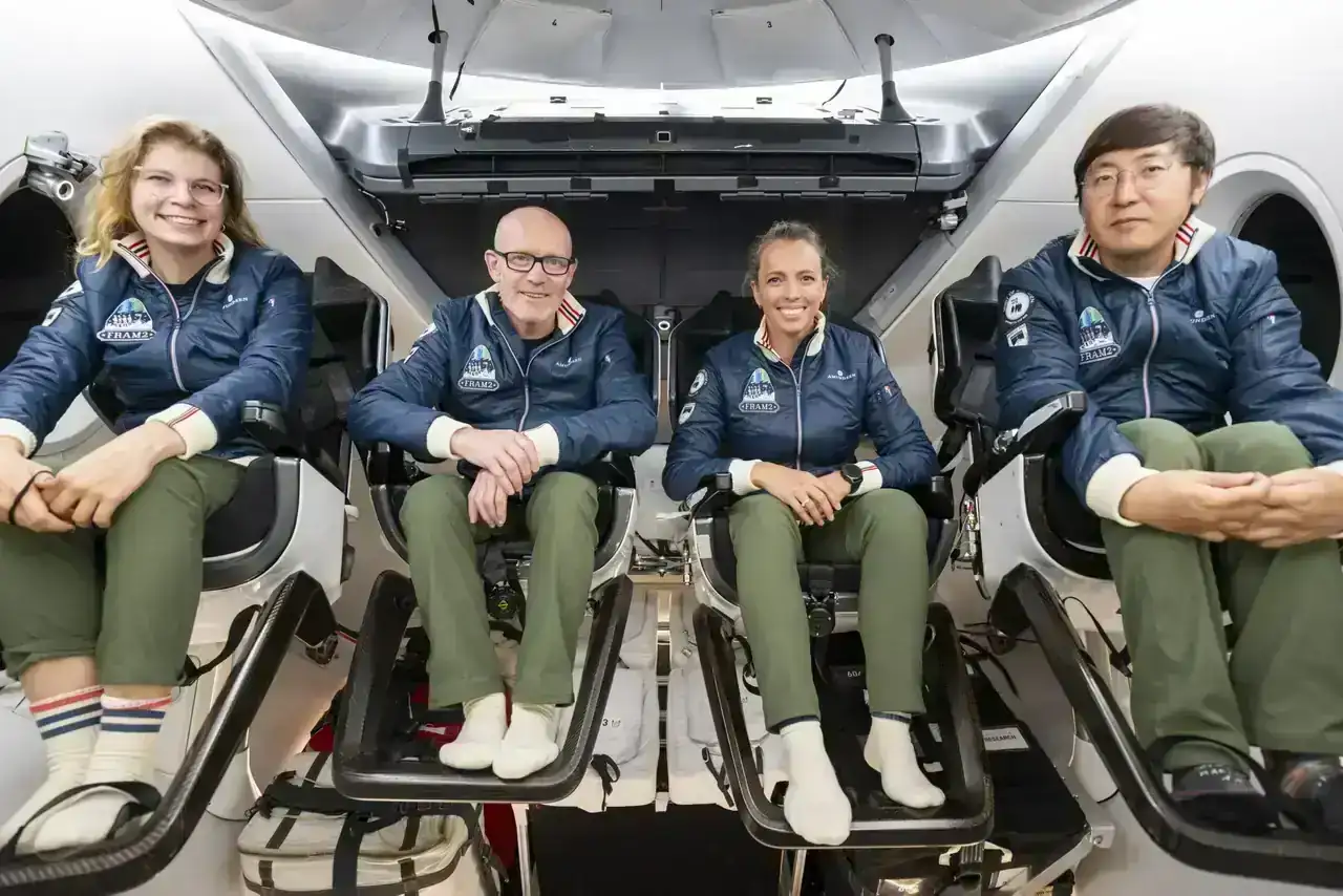 FRAM2-Training-with-Crew-in-Flight-Jackets-scaled.webp