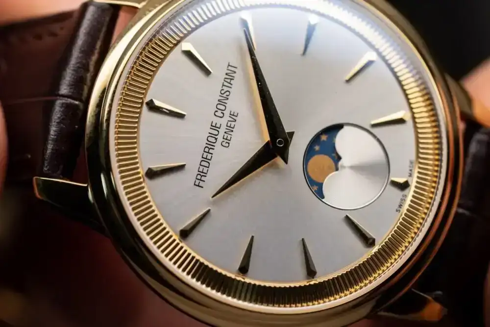 frederique-constant-classics-moneta-moonphase-2025-54-1000x667.jpg.webp