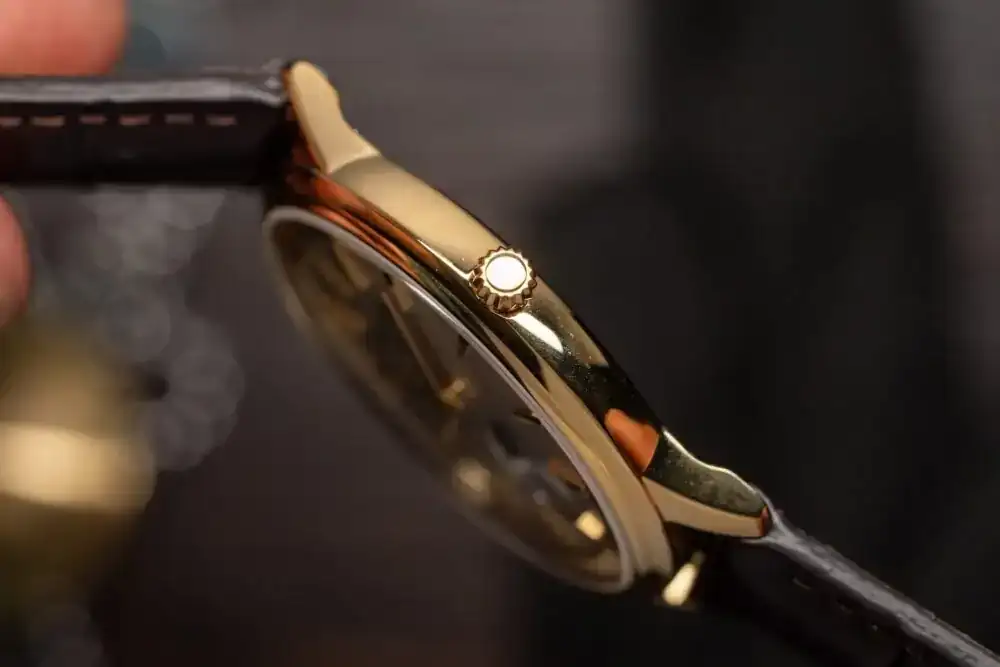 frederique-constant-classics-moneta-moonphase-2025-58-1000x667.jpg.webp