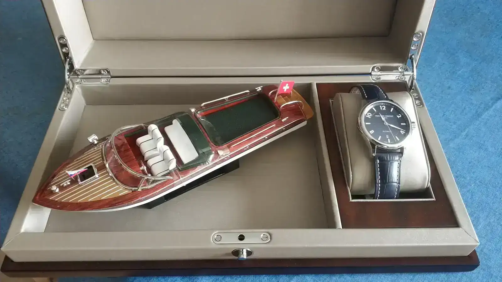 FREDERIQUE CONSTANT LANCHA.webp