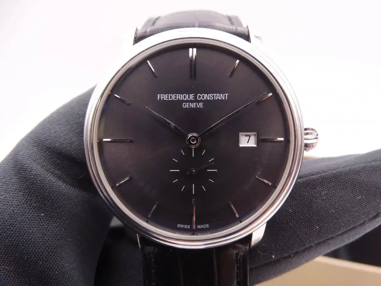 frederique constant slimline small seconds automatic 5003.webp
