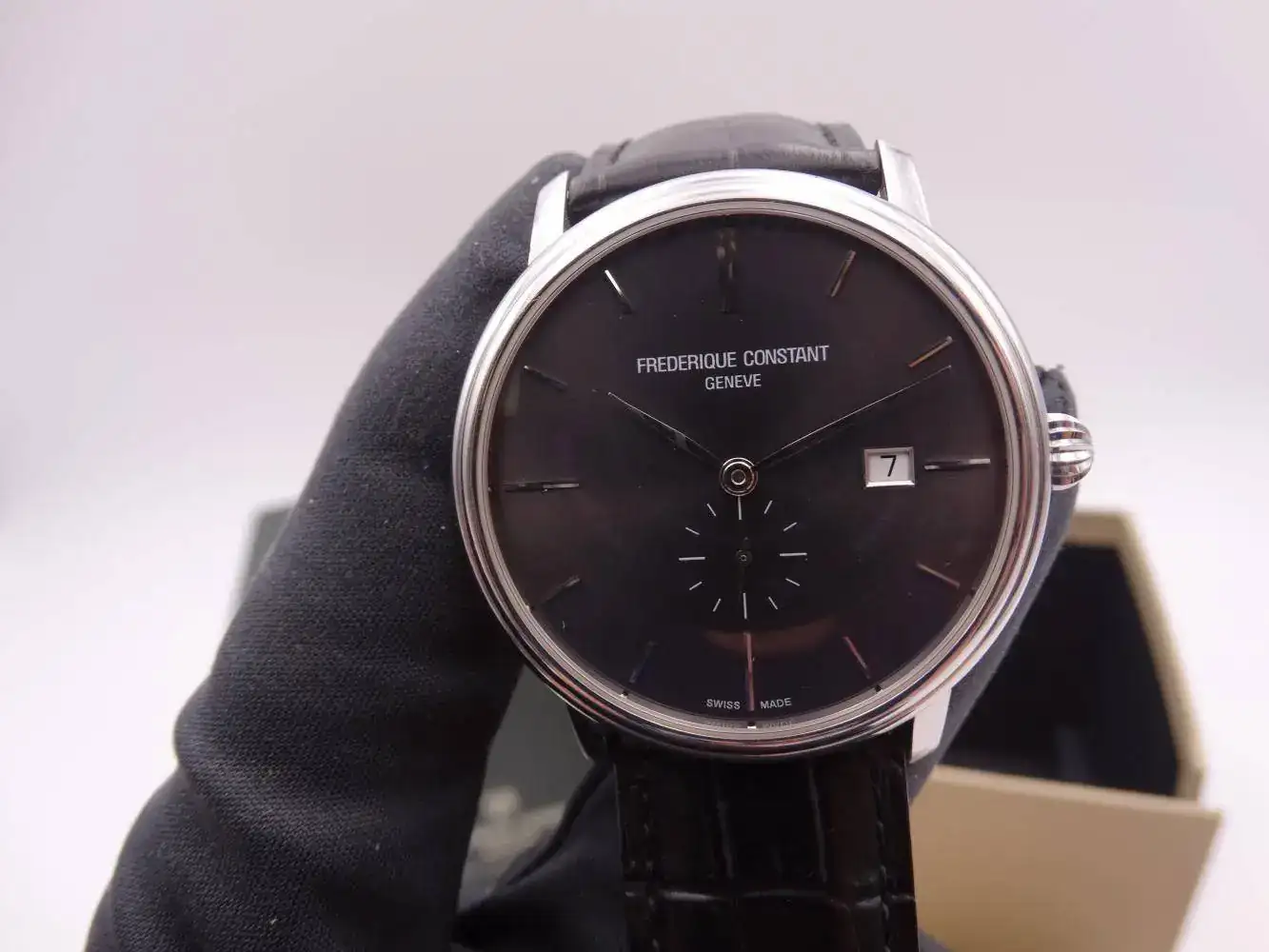 frederique constant slimline small seconds automatic 5017.webp