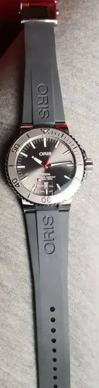 front gris.webp