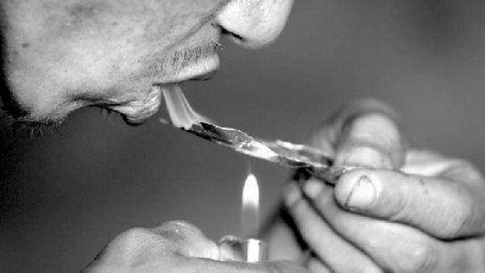 fumar-heroina.jpg