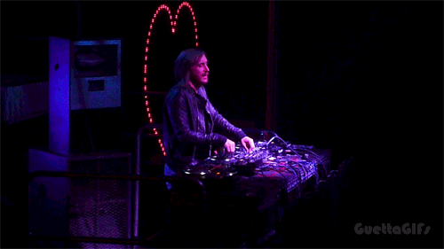 fZQ0KKX1dDPNu.gif