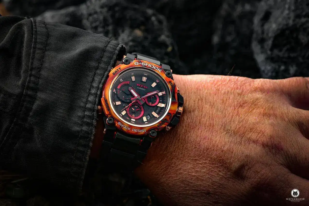 G-SHOCK-Flare-Red-MTG-B3000FR-1AER-03.jpg