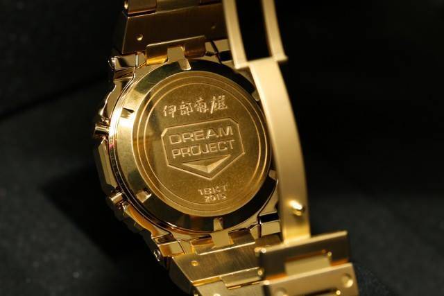 G-Shock-golden-GW-5000-2.jpg