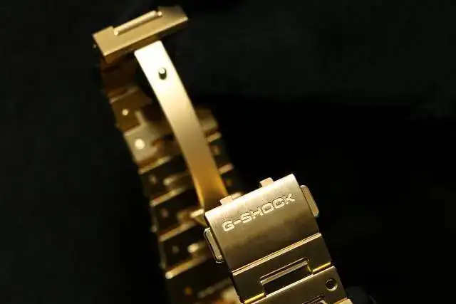 G-Shock-golden-GW-5000-3.webp