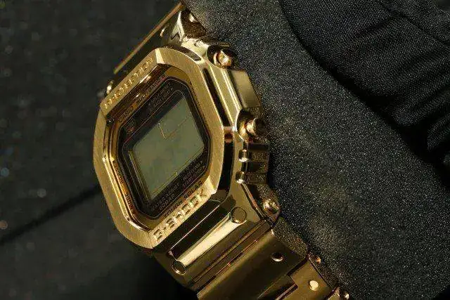 G-Shock-golden-GW-5000-4.webp