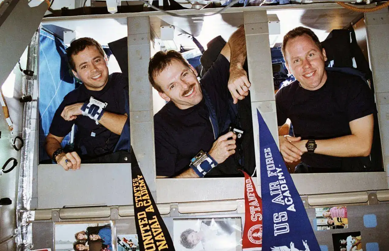 g-shock-nasa-2012-gge-2.webp