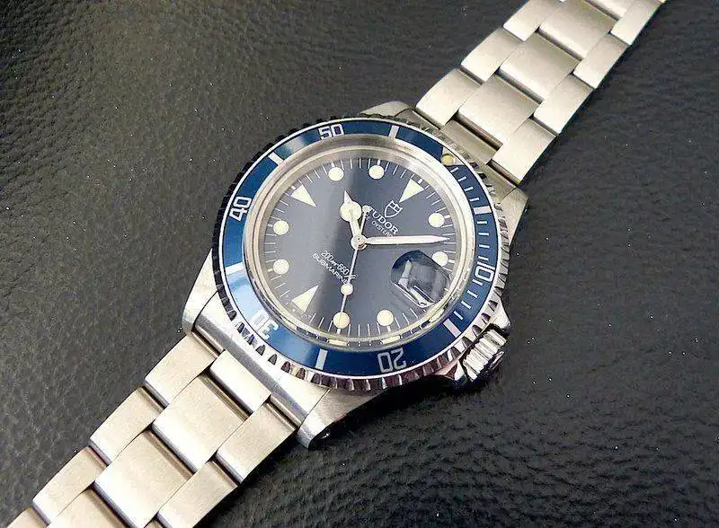 g952Q6.webp