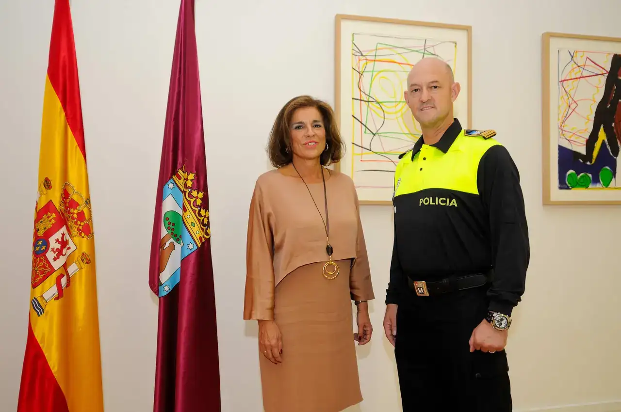Gal_BotellaPoliciaMunicipal_3.webp