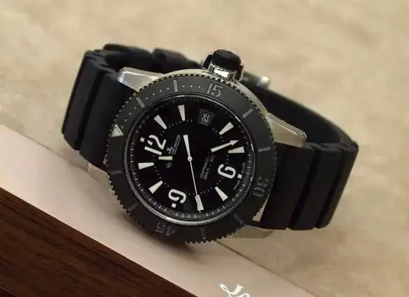 ger-lecoultre-navy-seals-master-compressor-dive-01.webp
