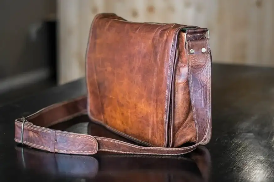 gh-On-Leather-Vintage-Brown-Messenger-Bag-DSC_0008.webp