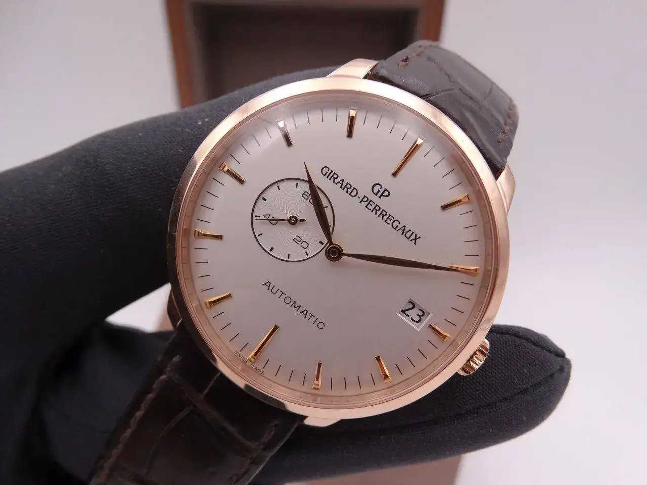 girard perregaux 1966 small seconds date 3818.webp