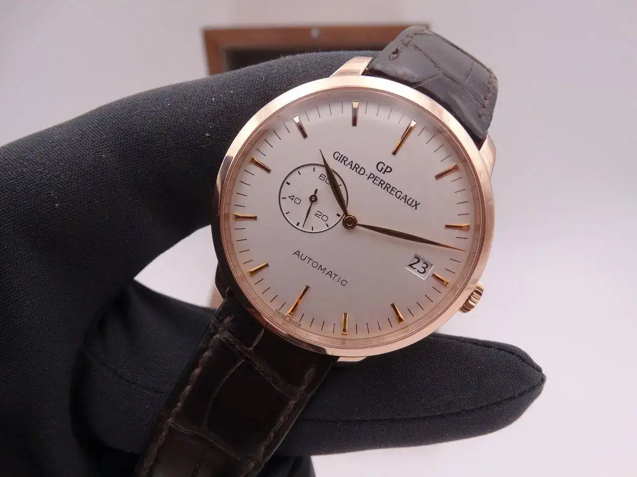 girard perregaux 1966 small seconds date 3837.webp