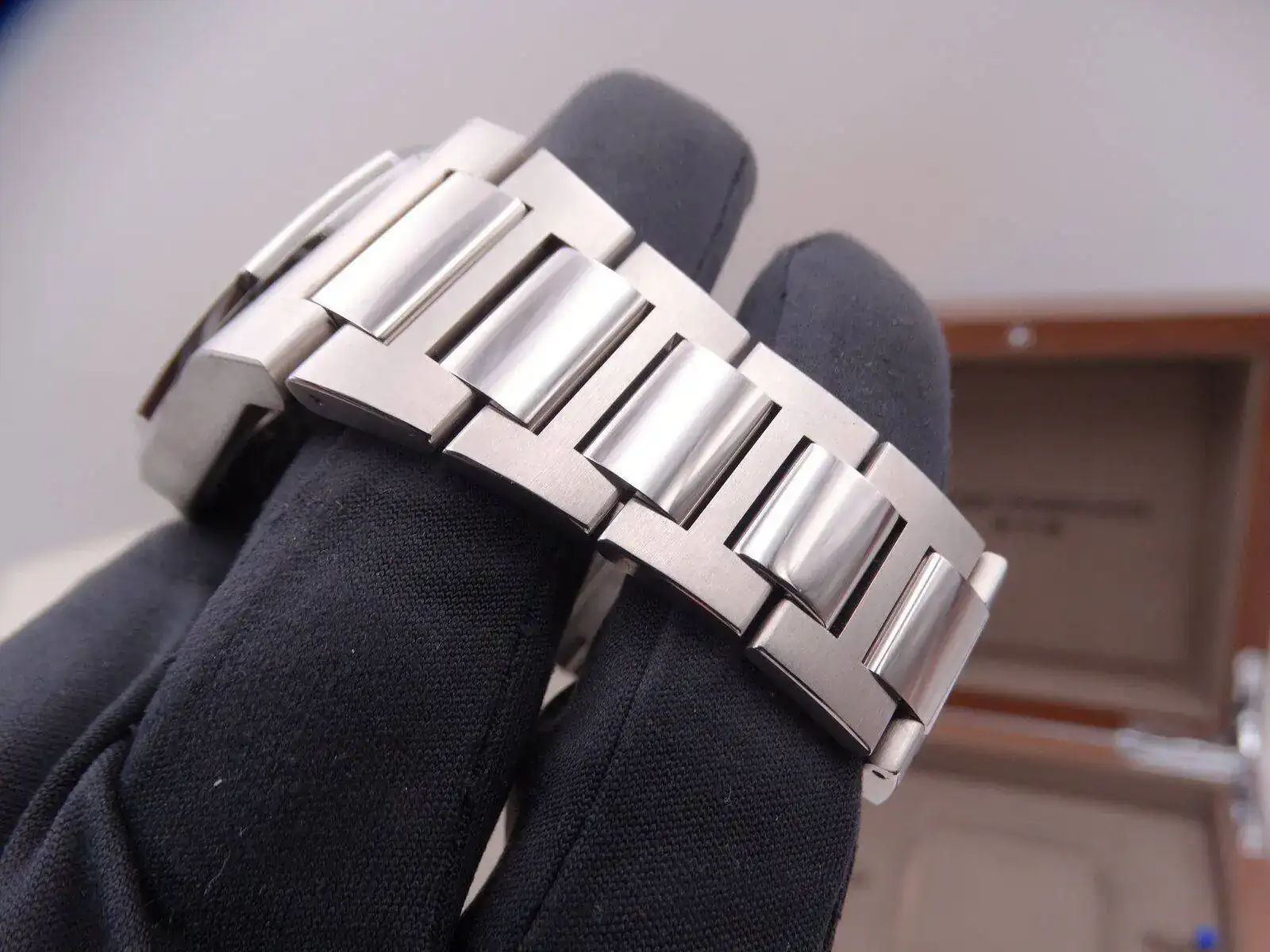 Girard Perregaux Laureato Blue 01615.JPG