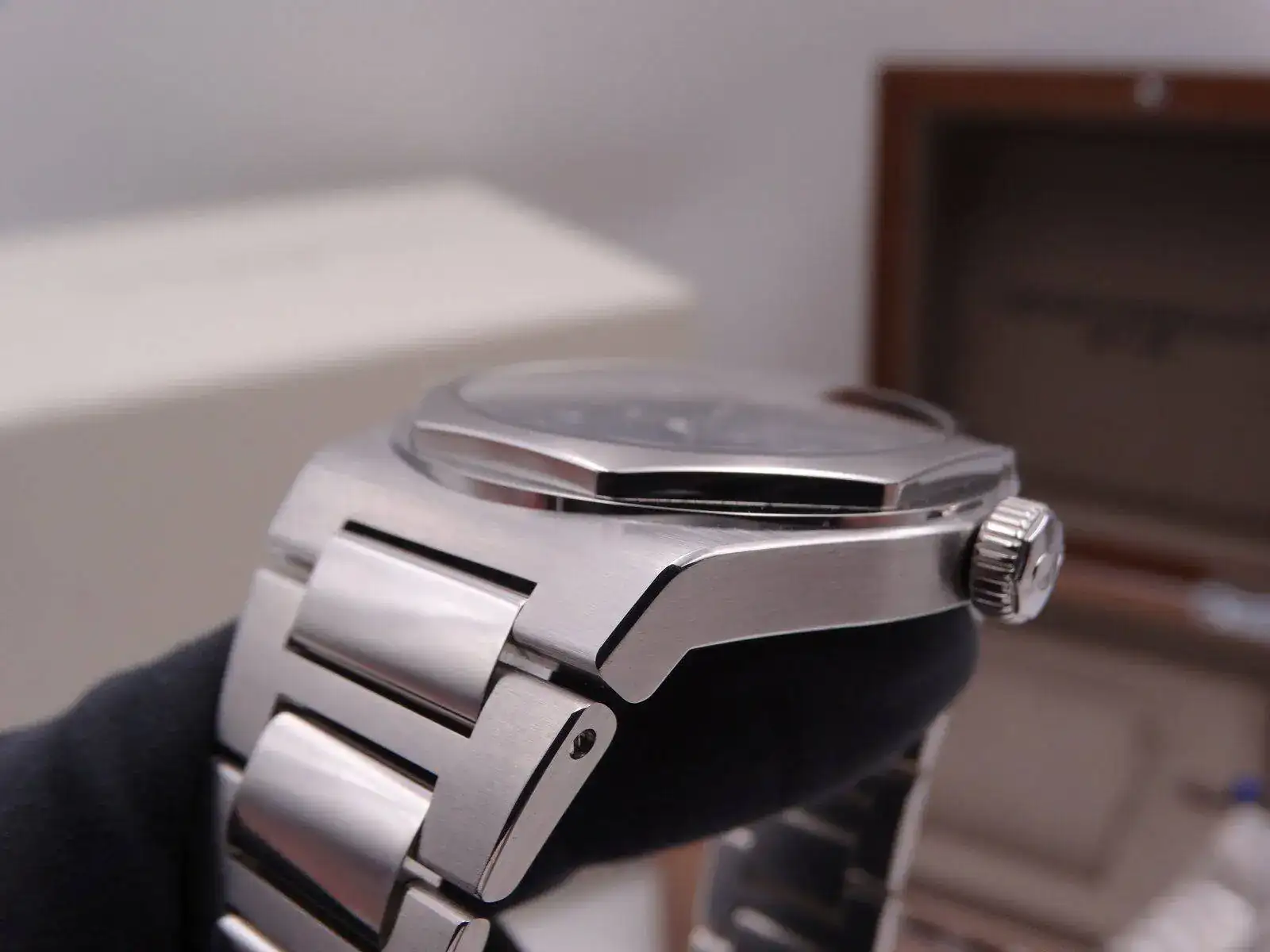 Girard Perregaux Laureato Blue 01621.JPG