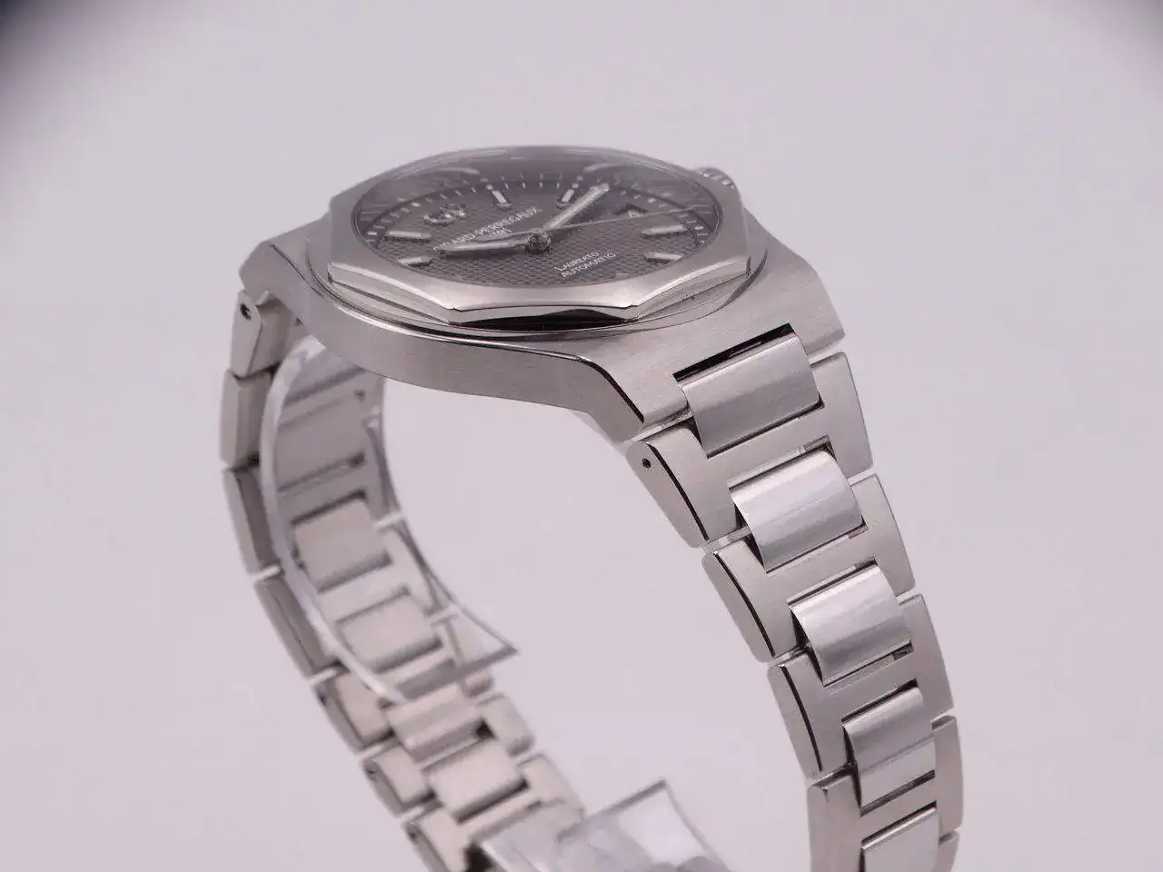 Girard Perregaux Laureato Grey 06464.JPG