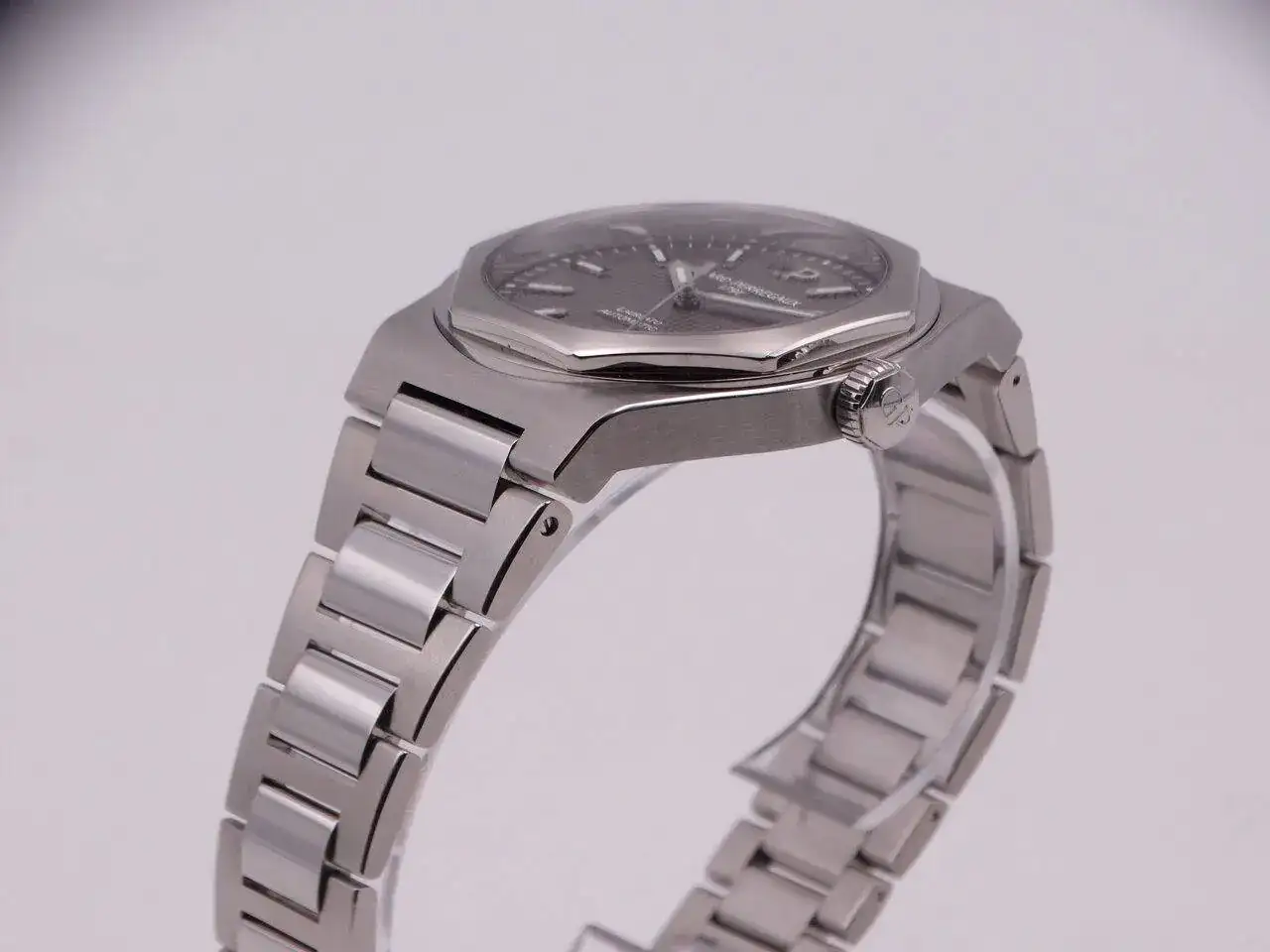 Girard Perregaux Laureato Grey 06465.JPG
