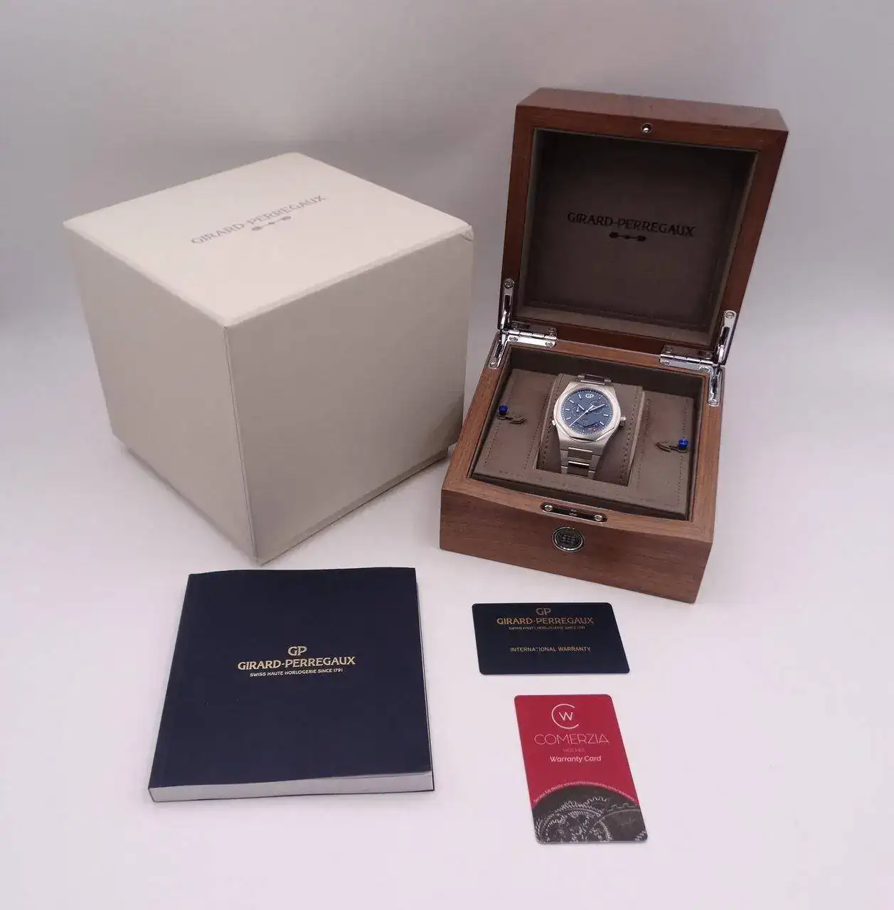 Girard Perregaux Laureato Perpetual Calendar Blue 02060.webp