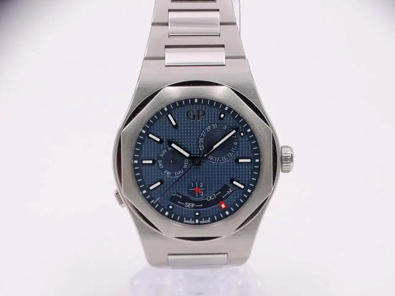 Girard Perregaux Laureato Perpetual Calendar Blue 06989.webp
