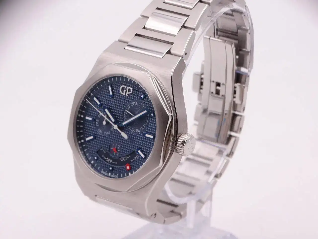 Girard Perregaux Laureato Perpetual Calendar Blue 06990.webp