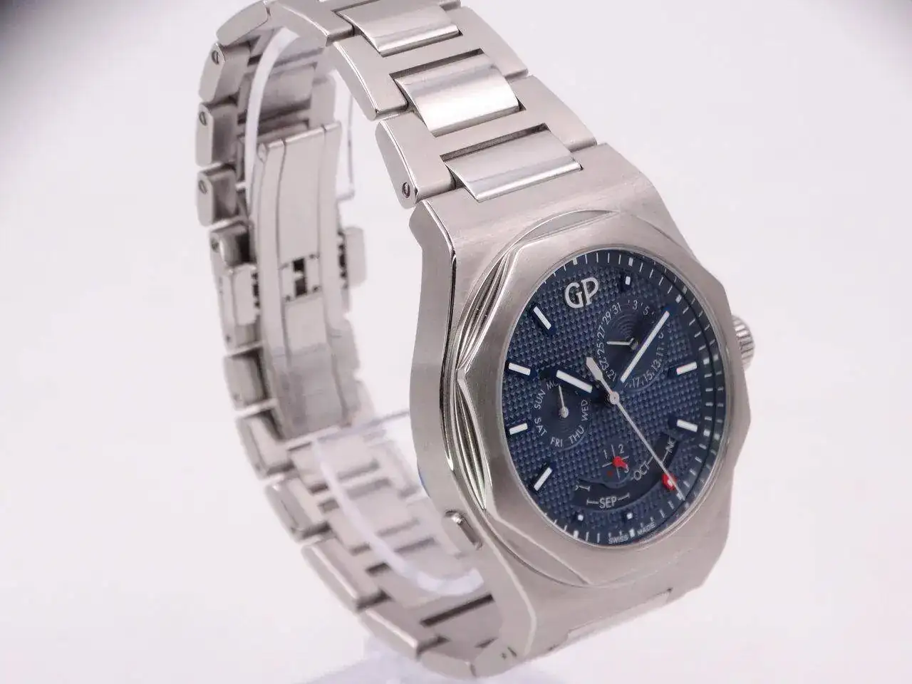 Girard Perregaux Laureato Perpetual Calendar Blue 06994.webp