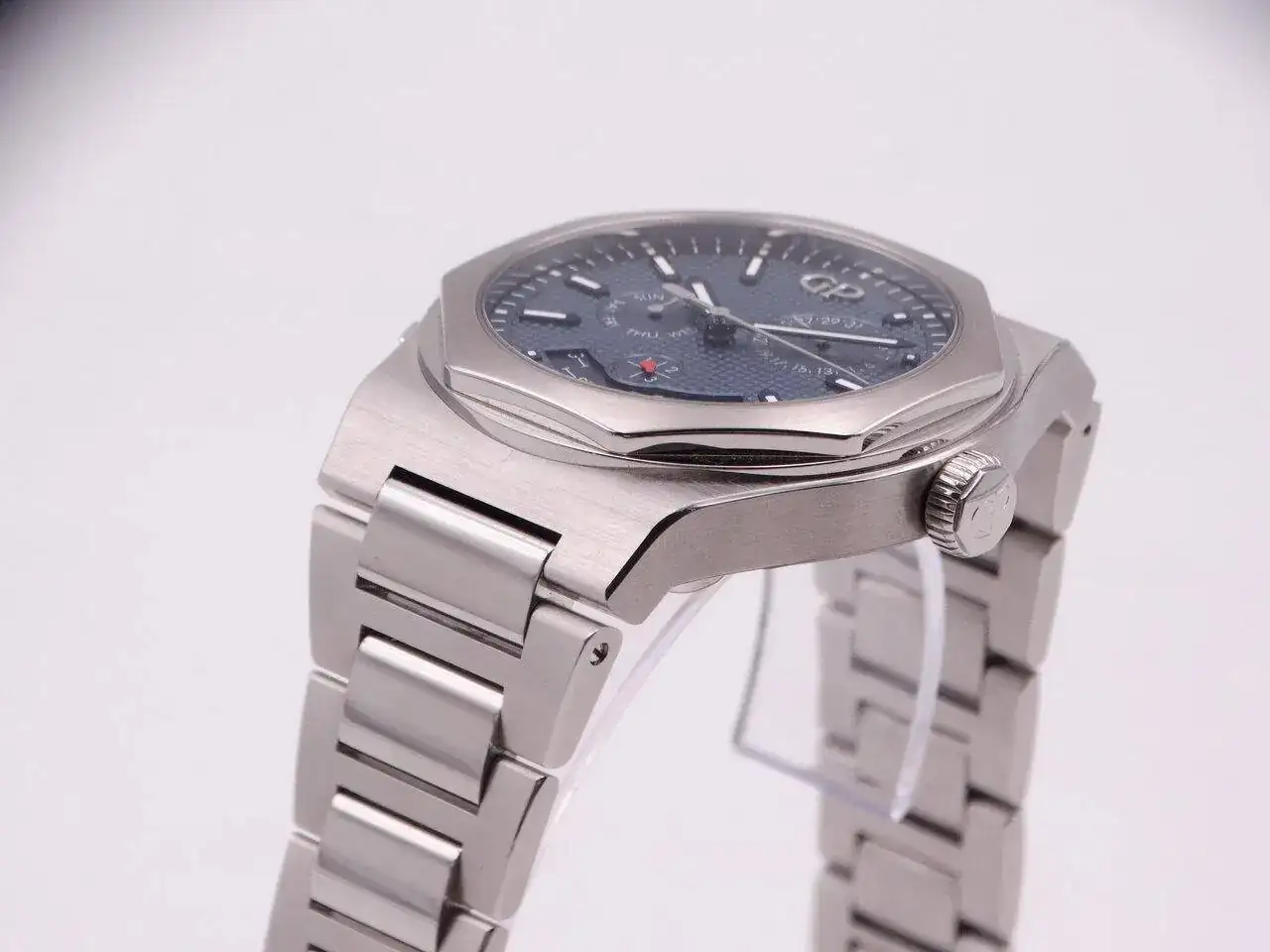 Girard Perregaux Laureato Perpetual Calendar Blue 06998.webp
