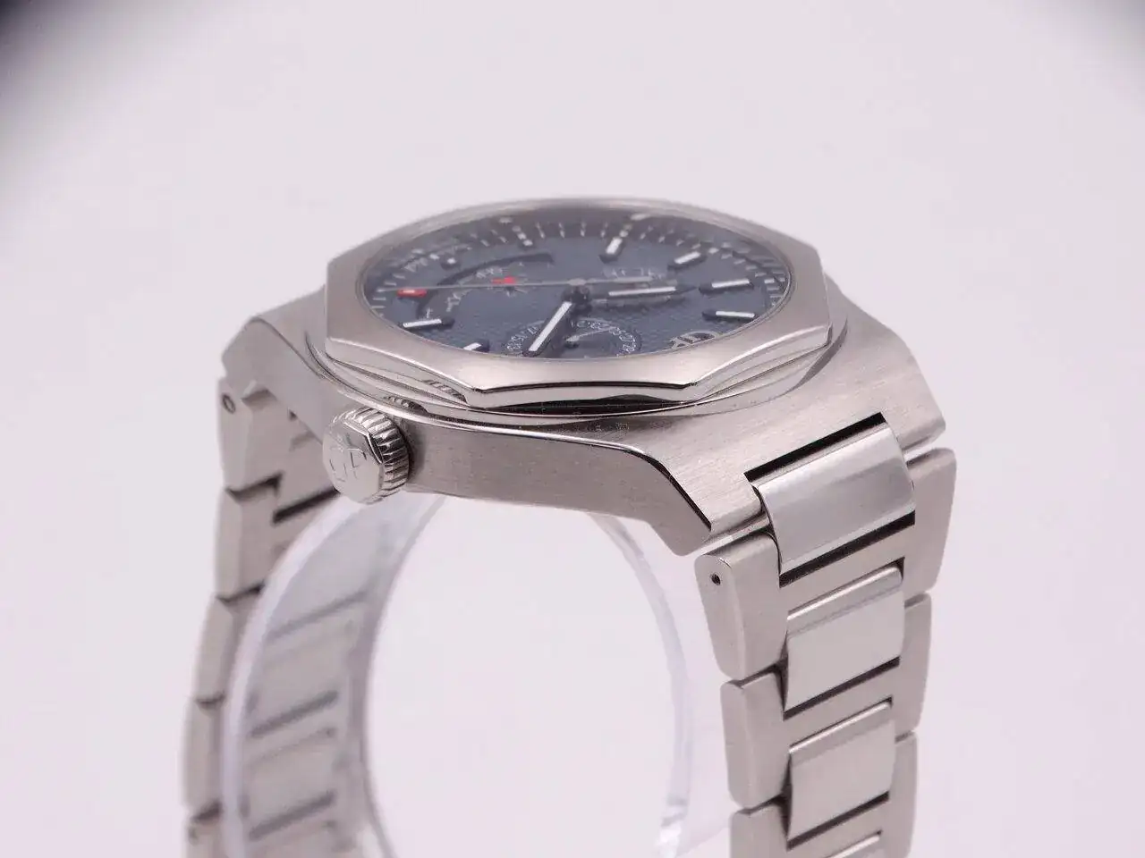 Girard Perregaux Laureato Perpetual Calendar Blue 06999.webp