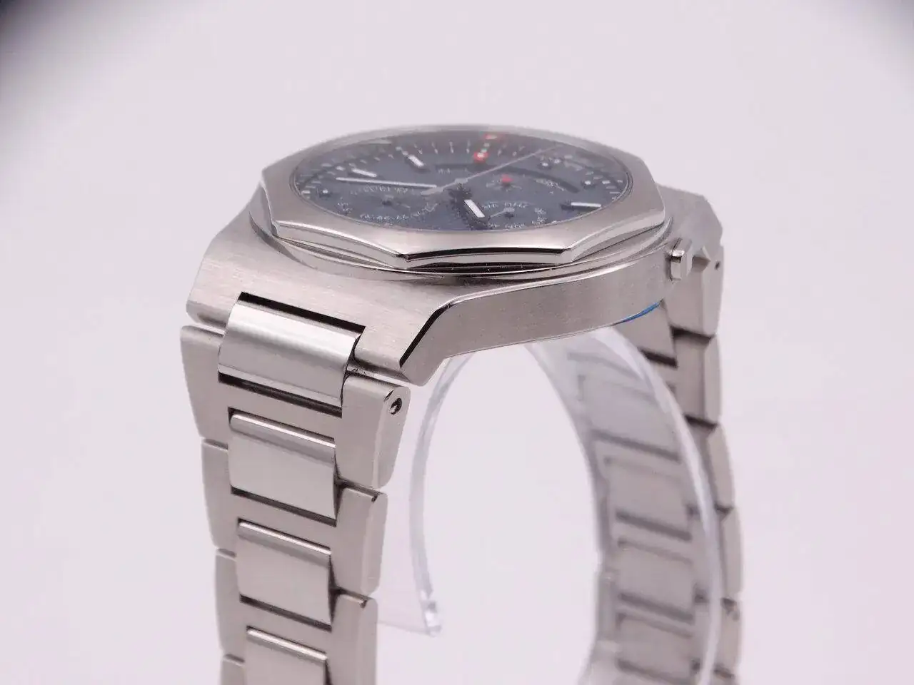 Girard Perregaux Laureato Perpetual Calendar Blue 07000.webp