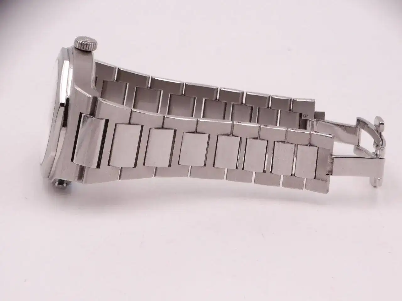 Girard Perregaux Laureato Perpetual Calendar Blue 07004.webp