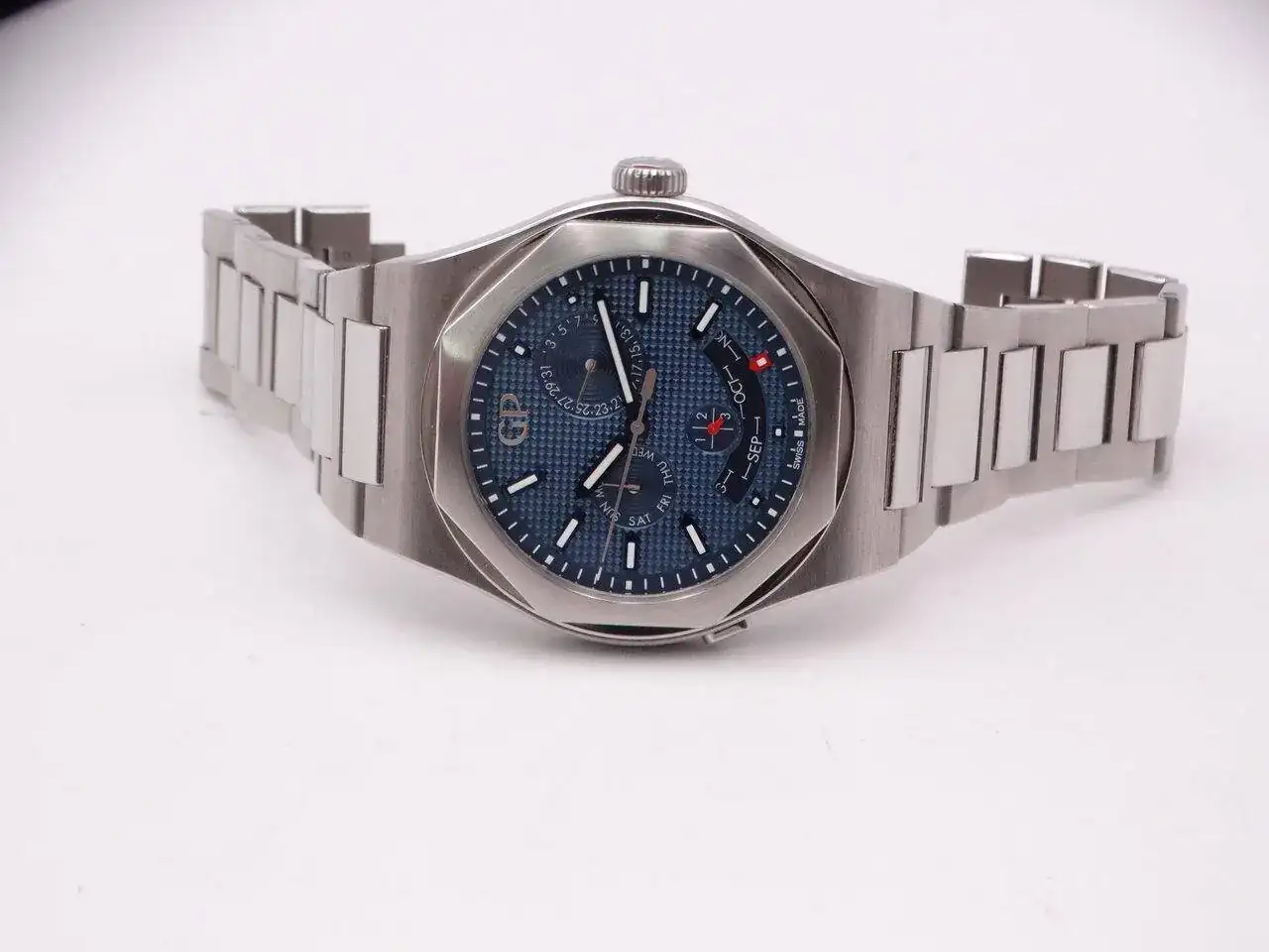 Girard Perregaux Laureato Perpetual Calendar Blue 07006.webp