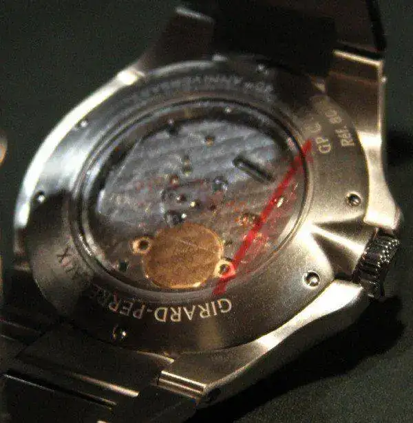 girard-perregaux-laureato-quartz-2.webp