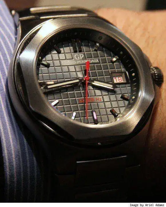 girard-perregaux-laureato-quartz-watch.webp