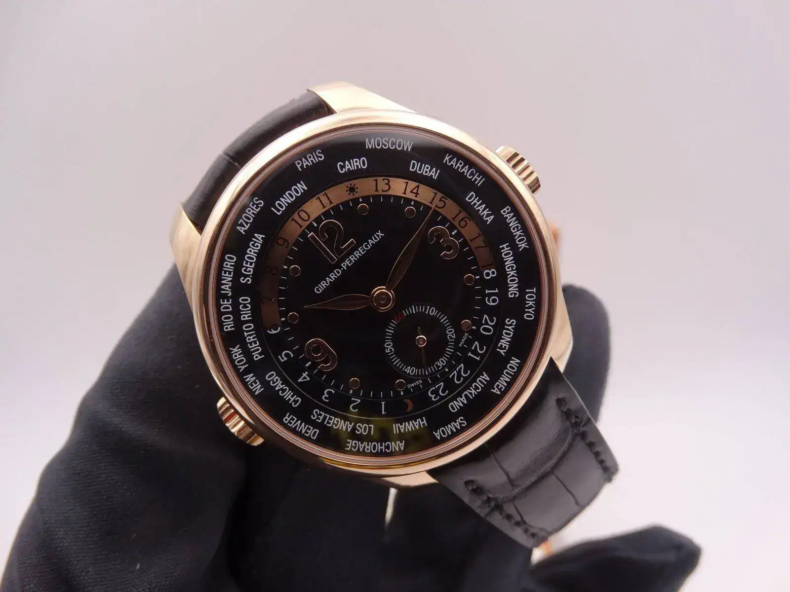 GIRARD PERREGAUX WW.TC World Time Small Second Gold 01552.webp