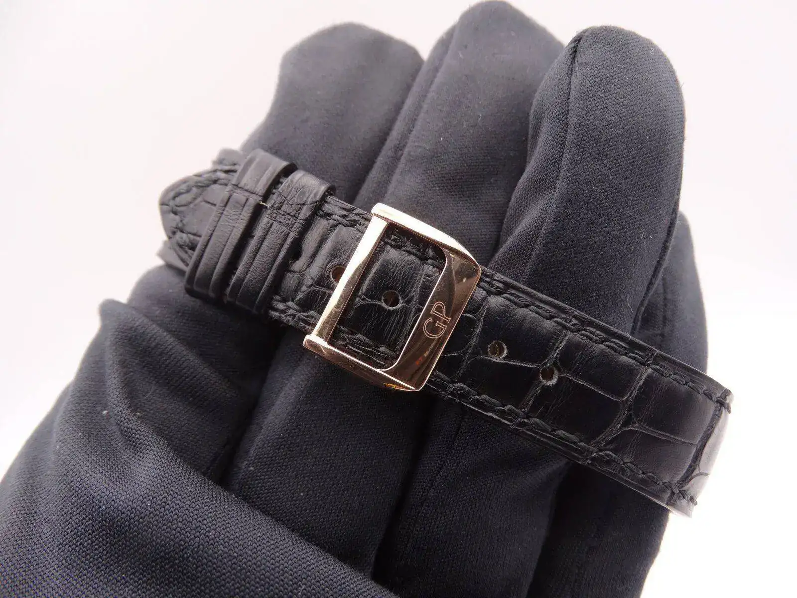 GIRARD PERREGAUX WW.TC World Time Small Second Gold 01558.webp