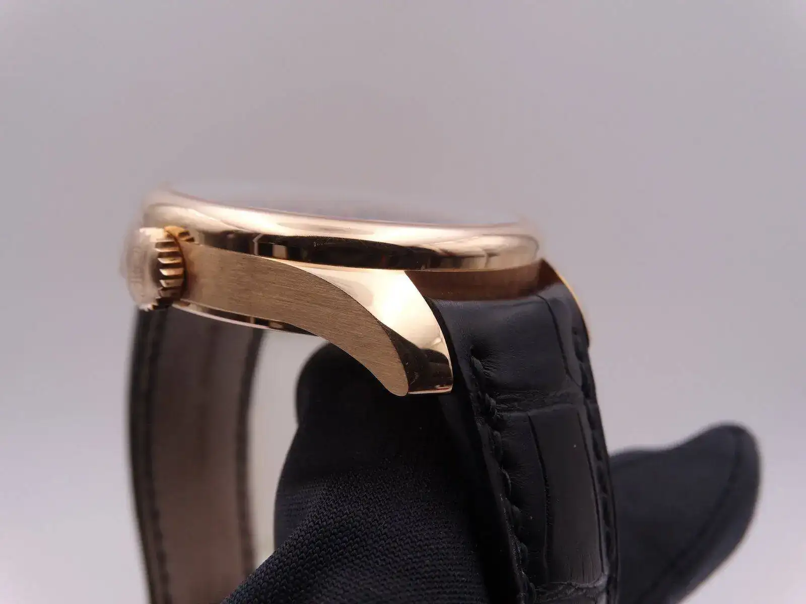 GIRARD PERREGAUX WW.TC World Time Small Second Gold 01564.webp