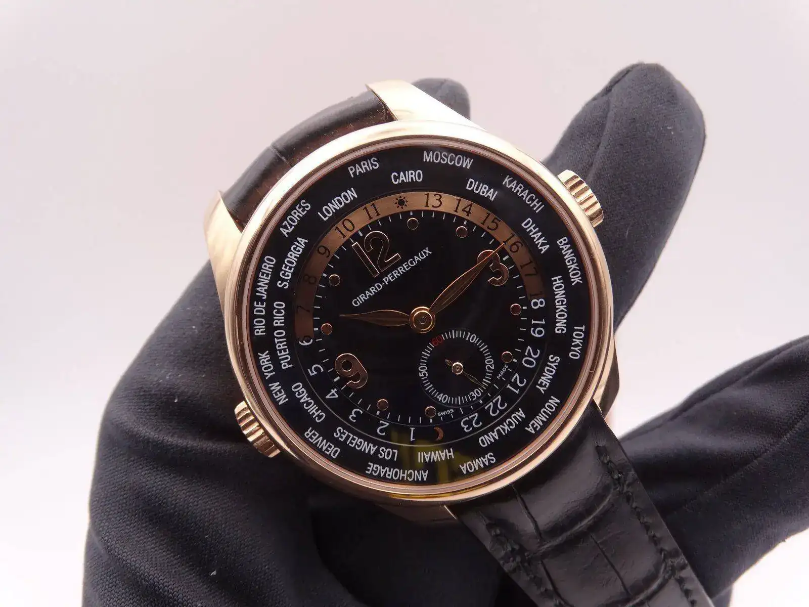 GIRARD PERREGAUX WW.TC World Time Small Second Gold 01568.webp