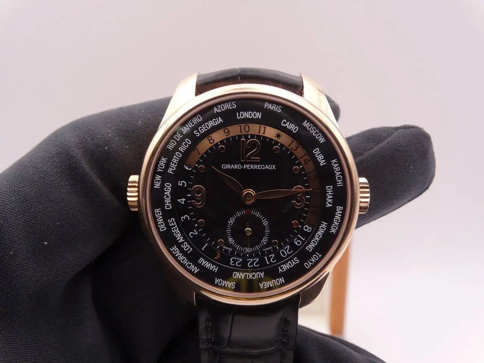 GIRARD PERREGAUX WW.TC World Time Small Second Gold 01569.webp