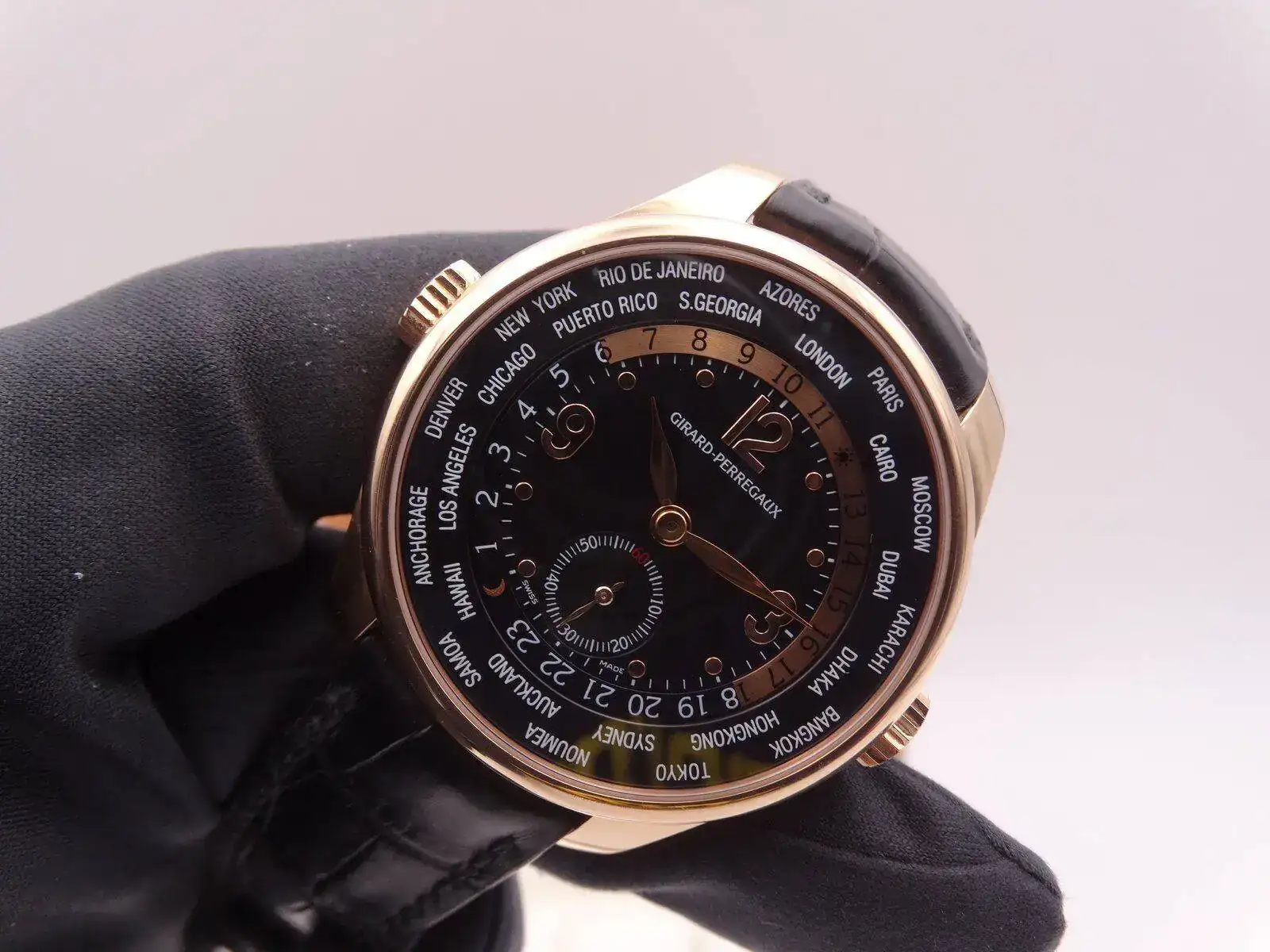 GIRARD PERREGAUX WW.TC World Time Small Second Gold 01570.webp