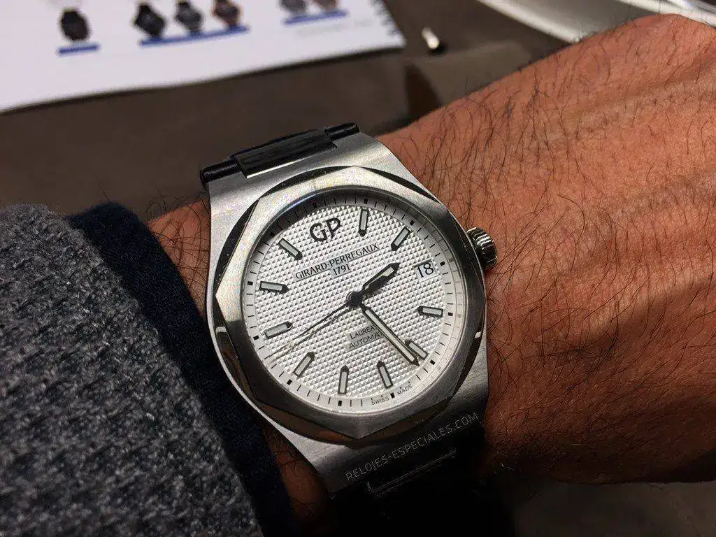 girard_perregaux_laureato_acero.webp