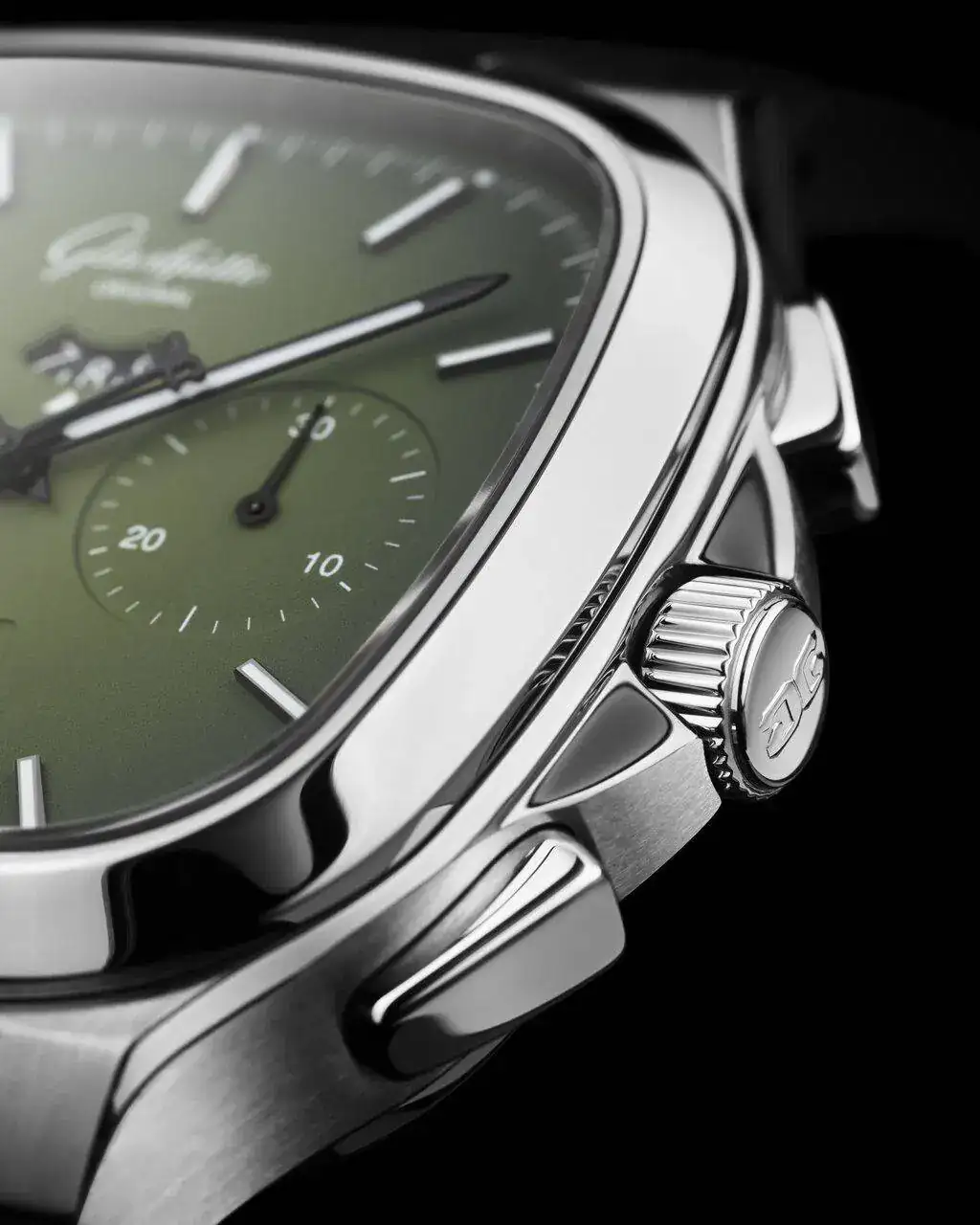 Glashütte Original 1-37-02-09-02-63 Seventies Chronograph Panorama Date Detail 3 sRGB.jpg