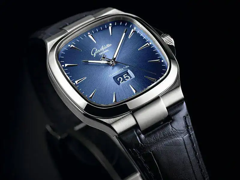 glashuette-original-seventies-blue-01.webp