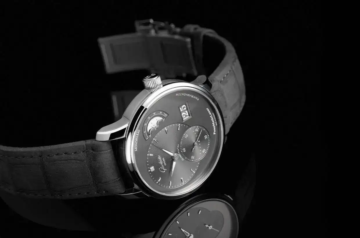 Glashuette_Original-1-90-02-43-32-05-Detail-3-1240x820.webp