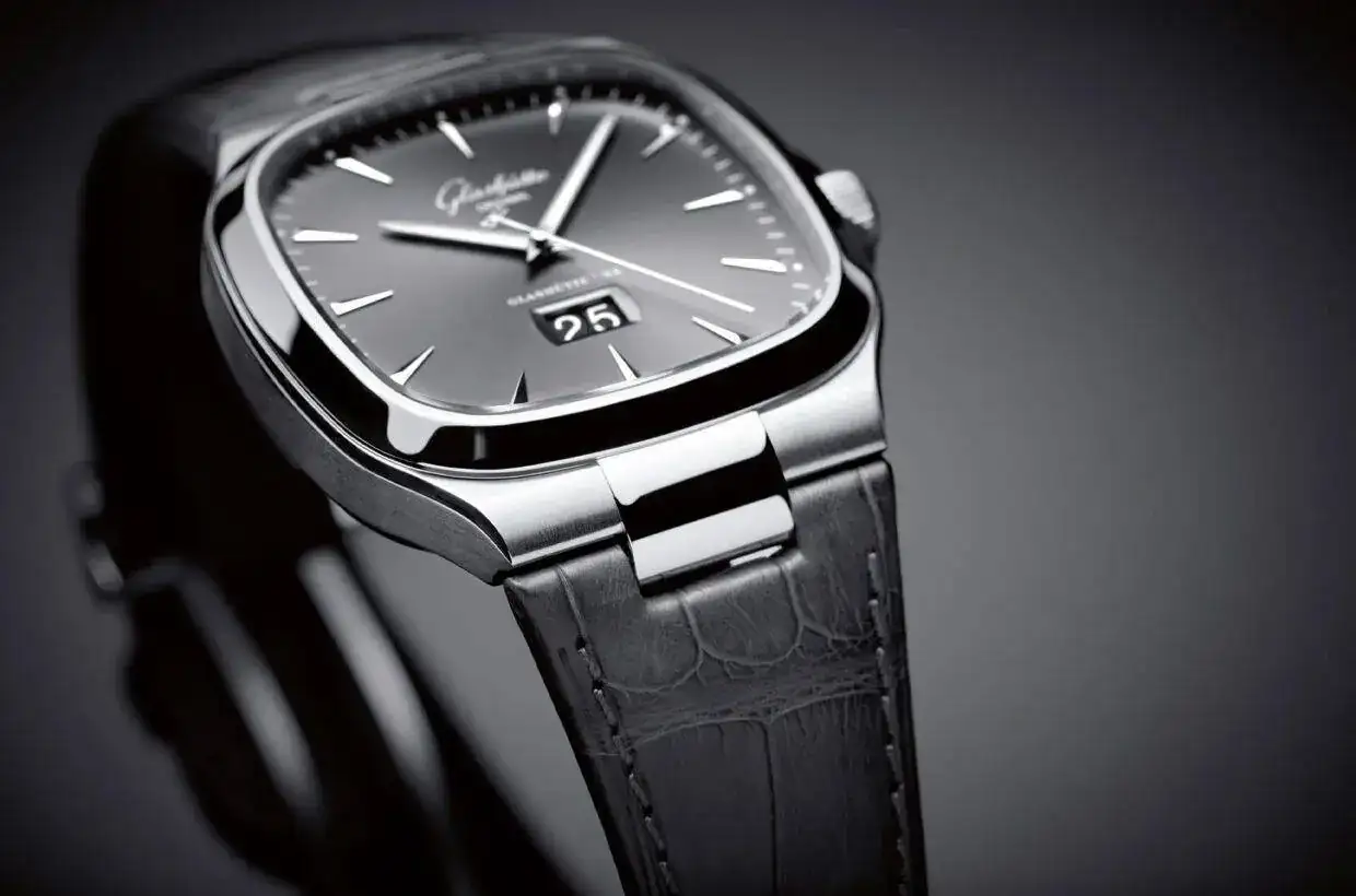 Glashuette_Original-2-39-47-12-12-04-Detail-2-1240x820.webp