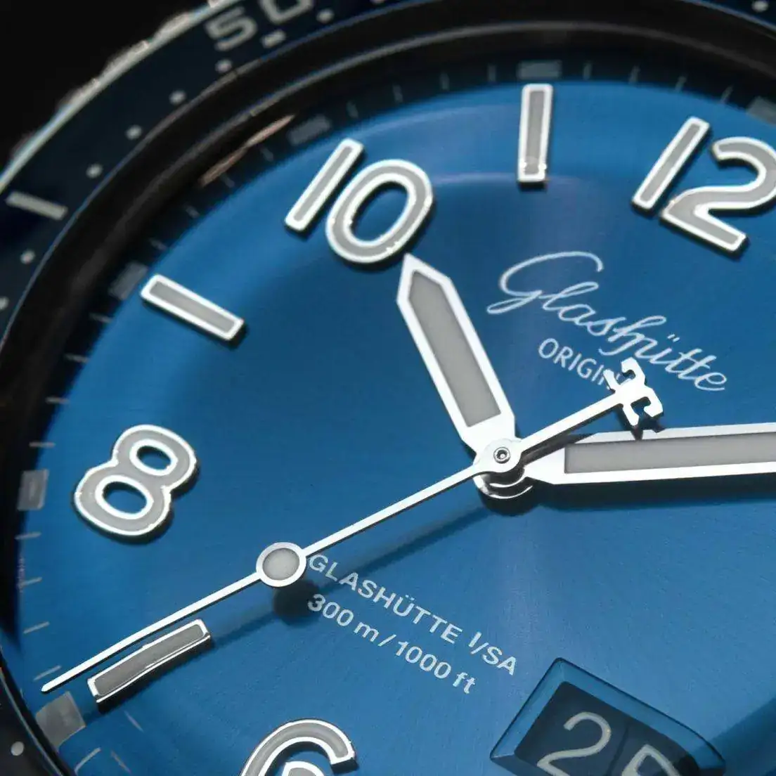 Glashutte-Original-Panorama-Date-Calibre-36-Diver-24-1104x1104.webp