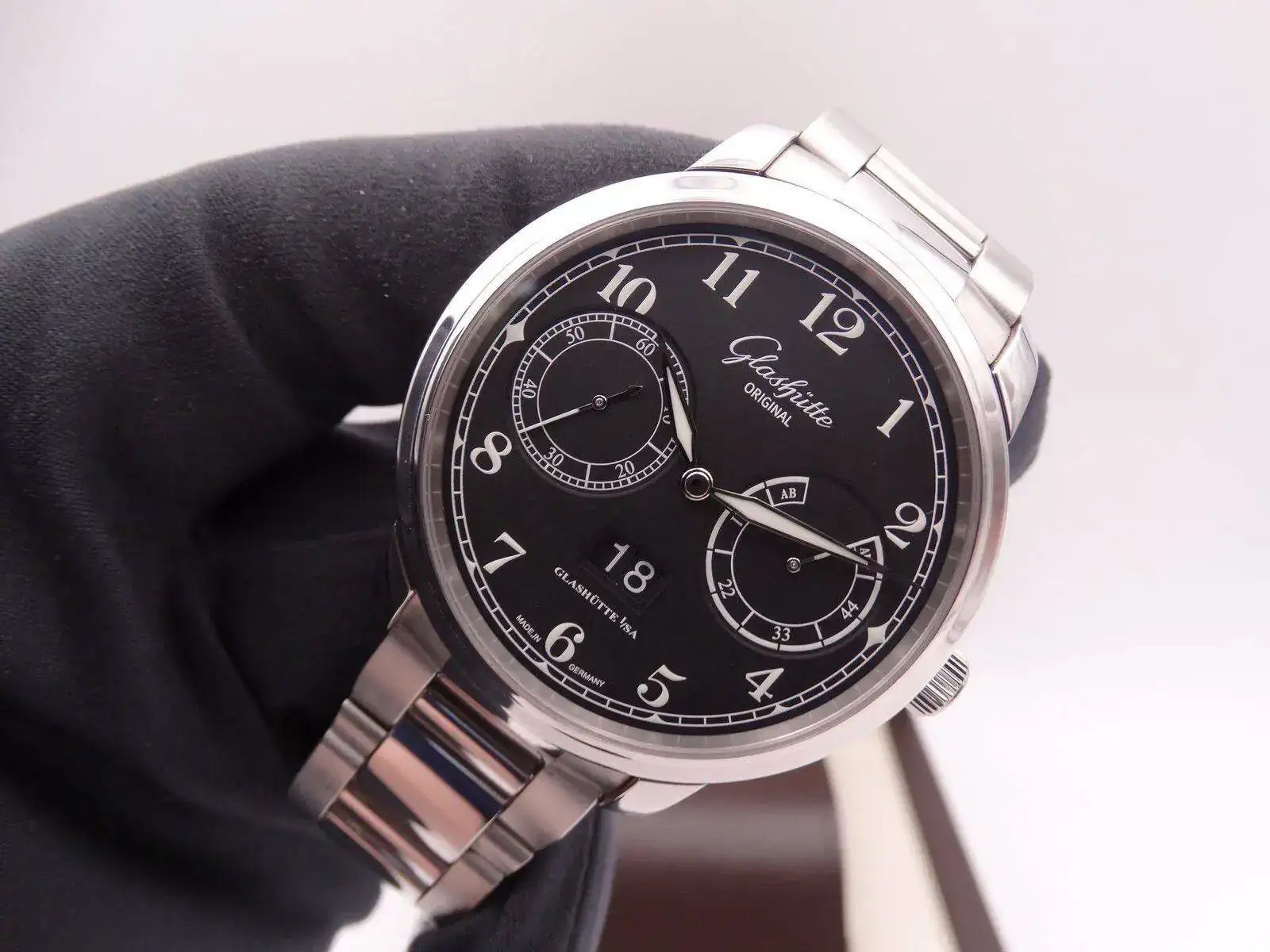 Glashutte Original Senator Observer 02991.webp
